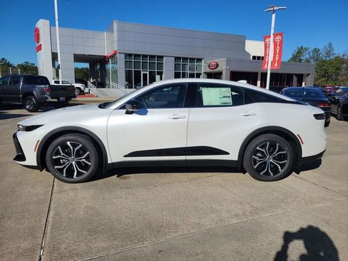 New 2026 Toyota Crown XLE image 2