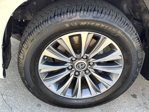 Used 2022 Lexus GX 460 Luxury w/ Off Road Package AWD/4WD image 13