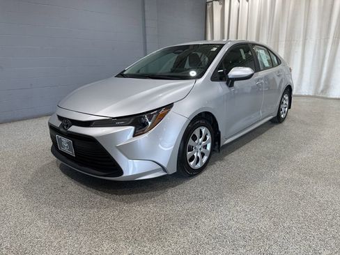 Used 2023 Toyota Corolla LE w/ Carpet Mat Package (TMS) FWD image 4