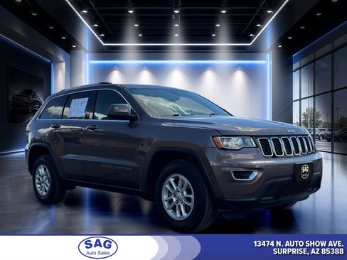 Used 2018 Jeep Grand Cherokee Laredo AWD/4WD image 1