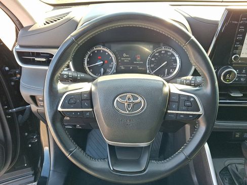 Certified 2022 Toyota Highlander XLE image 20