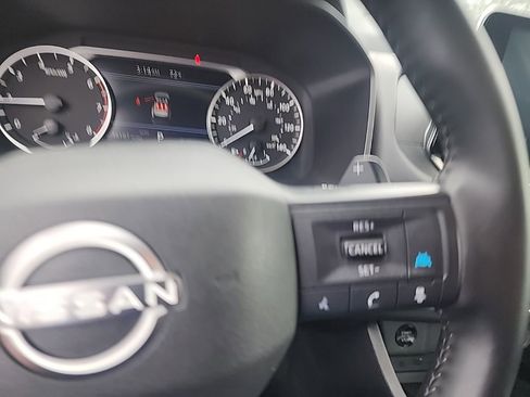 Used 2025 Nissan Rogue SV image 8