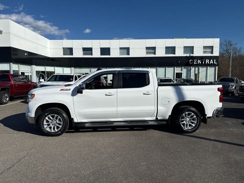 Used 2024 Chevrolet Silverado 1500 LT w/ Z71 Off-Road Package AWD/4WD image 2