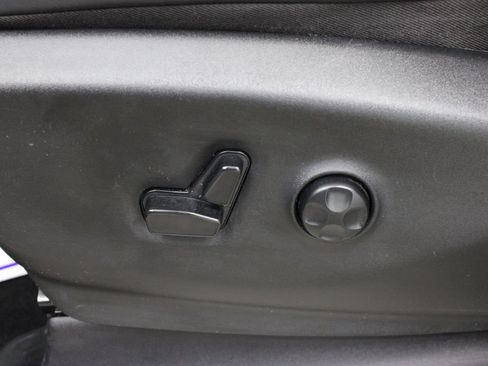 Used 2023 Chrysler Pacifica Touring-L FWD image 19