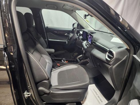 Used 2025 Chevrolet TrailBlazer LT image 12