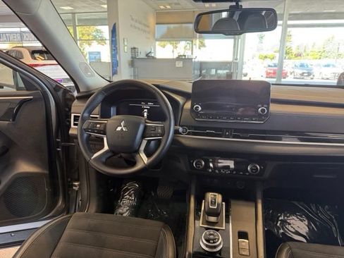 Used 2024 Mitsubishi Outlander SE AWD/4WD image 23