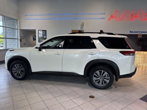 Used 2024 Nissan Pathfinder SV AWD/4WD image 10