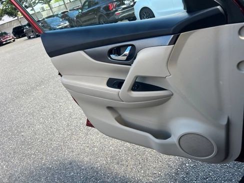 Used 2015 Nissan Rogue S AWD/4WD image 15