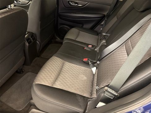 Used 2017 Nissan Rogue SV image 18