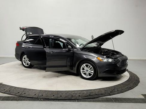 Used 2018 Ford Fusion SE image 9