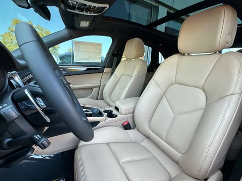 Certified 2026 Porsche Macan AWD/4WD image 5