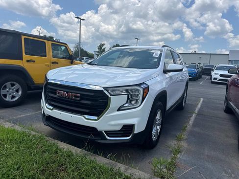 Used 2022 GMC Terrain SLE w/ Driver Convenience Package AWD/4WD image 13