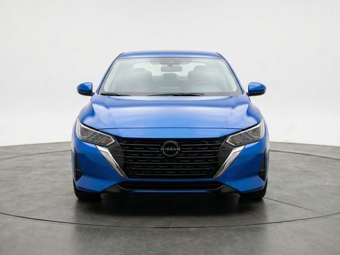 Used 2025 Nissan Sentra SV image 2