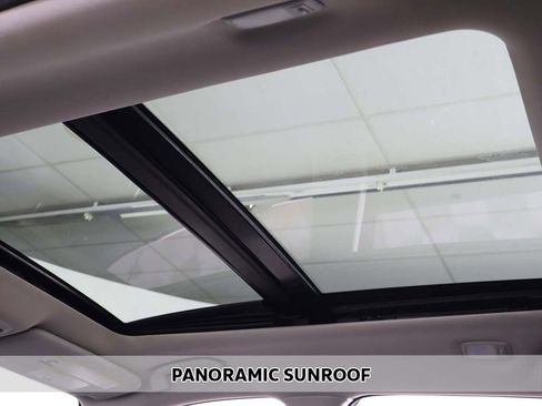 Used 2018 Nissan Rogue SV w/ Sun & Sound Touring Package image 4