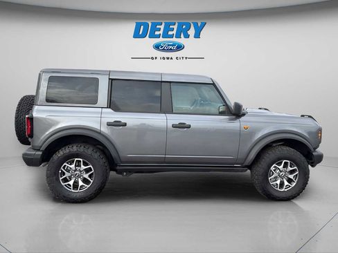 Used 2025 Ford Bronco Badlands image 16