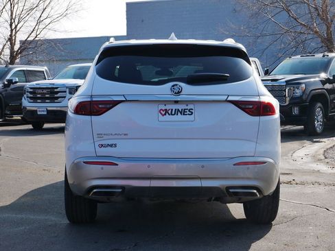 Used 2023 Buick Enclave Essence AWD/4WD image 9