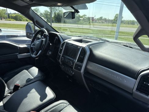 Used 2018 Ford F250 Lariat w/ Lariat Ultimate Package AWD/4WD image 5