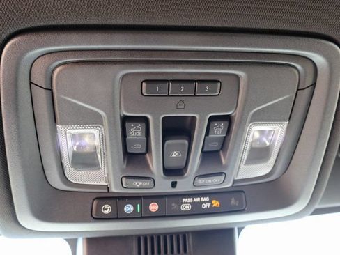 Used 2022 GMC Sierra 1500 AT4 w/ AT4 Premium Package AWD/4WD image 46