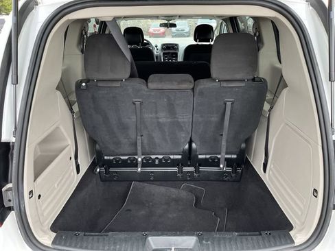 Used 2017 Dodge Grand Caravan SE FWD image 21