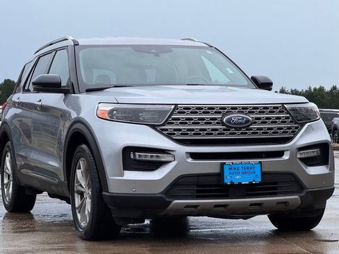 Used 2022 Ford Explorer Limited w/ Equipment Group 301A AWD/4WD image 11