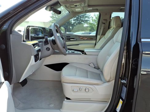 Used 2021 Cadillac Escalade Premium Luxury Platinum RWD image 13