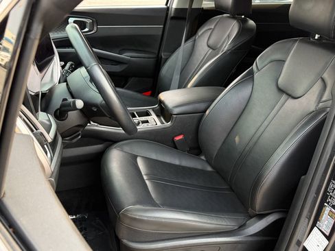 Used 2024 Kia Sorento S image 23