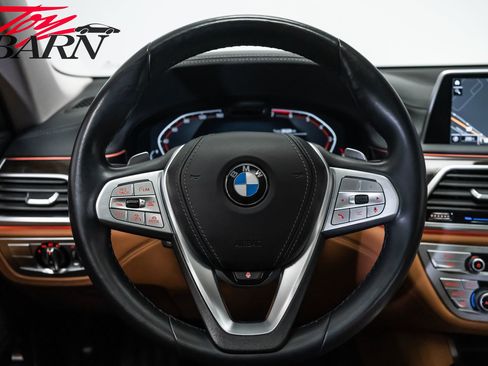 Used 2022 BMW 750i xDrive AWD/4WD image 32