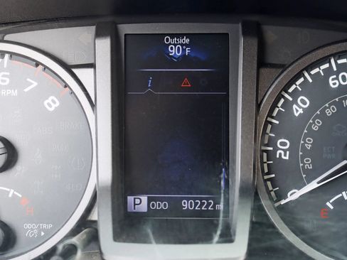Used 2017 Toyota Tacoma TRD Off-Road AWD/4WD image 22