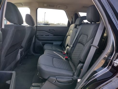 Used 2023 Nissan Pathfinder SV AWD/4WD image 13