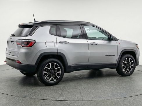 Used 2025 Jeep Compass Trailhawk image 9