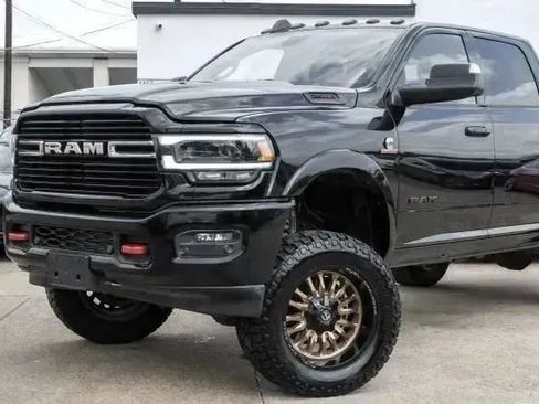 Used 2019 RAM 2500 Laramie w/ Black Appearance Package AWD/4WD image 5