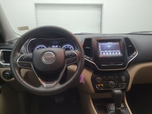 Used 2019 Jeep Cherokee Latitude w/ Popular Appearance Group FWD image 22