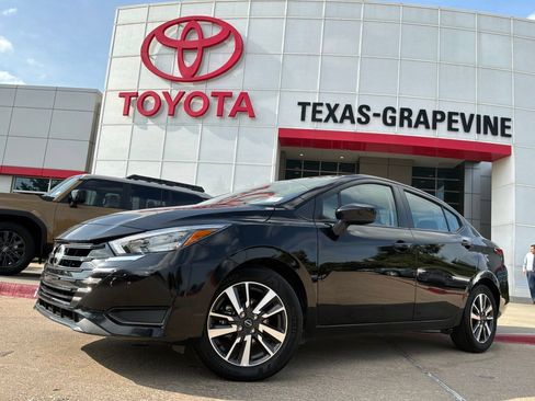 Used 2025 Nissan Versa SV FWD image 2