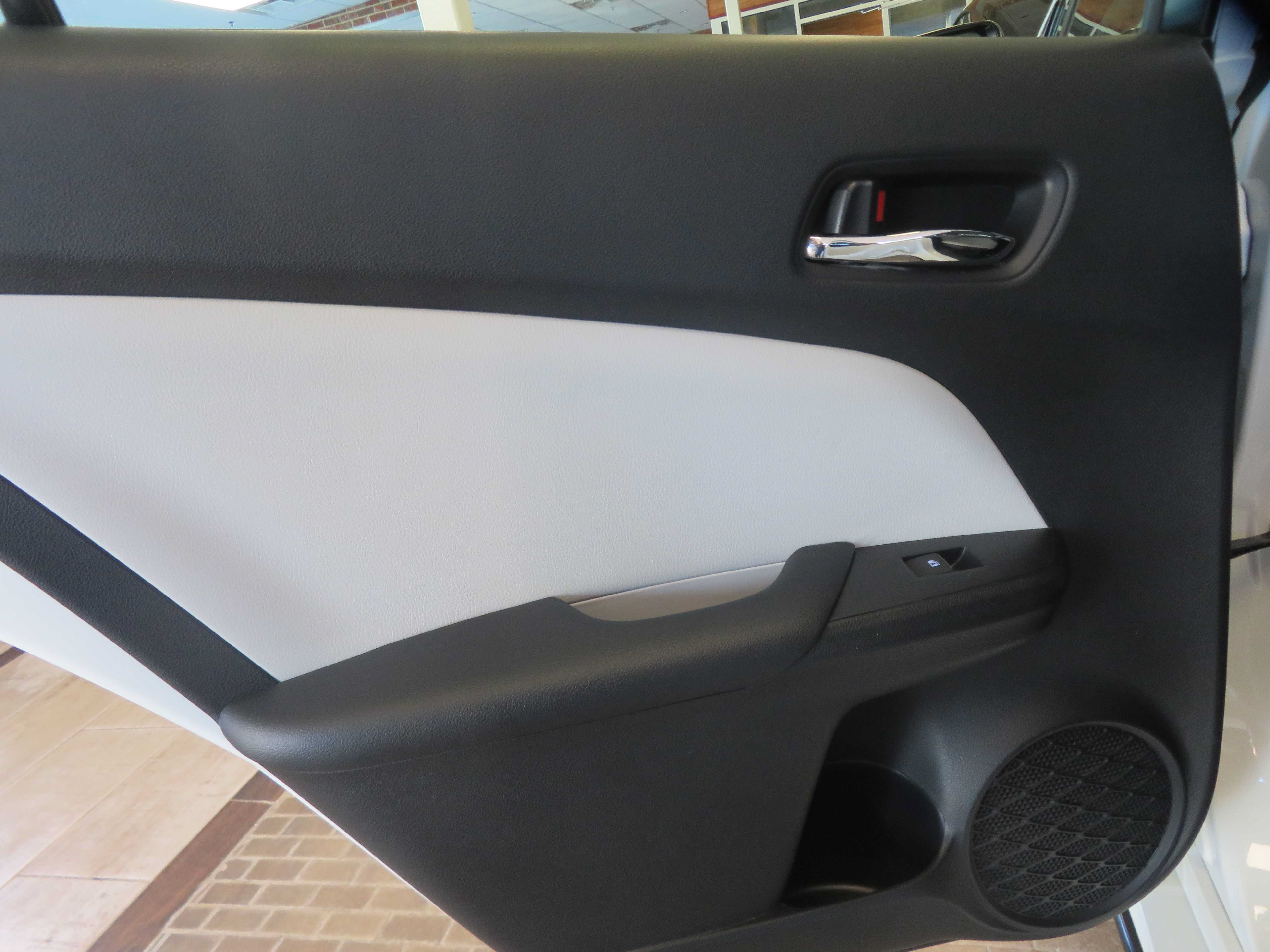Used 2017 Toyota Prius Four Touring w/ Appearance Package FWD image 17