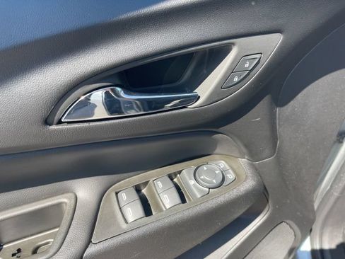 Used 2023 Chevrolet Equinox LT FWD image 19