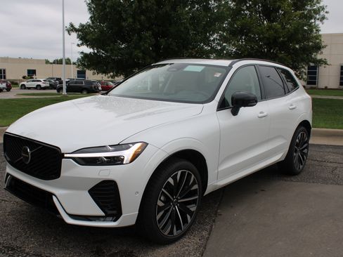 New 2026 Volvo XC60 B5 Ultra w/ Climate Package image 7