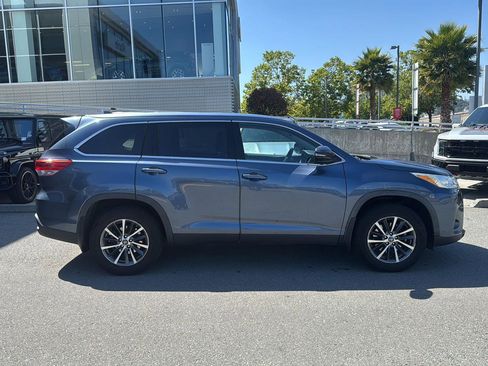 Used 2019 Toyota Highlander XLE AWD/4WD image 5