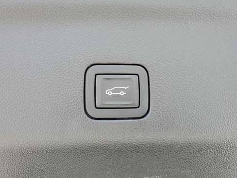 Used 2024 Chevrolet Suburban Premier image 23