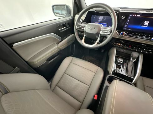 Used 2026 Chevrolet Colorado ZR2 w/ Technology Package AWD/4WD image 9