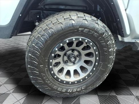 Certified 2023 Jeep Gladiator Sport AWD/4WD image 28