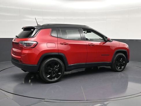 Used 2019 Jeep Compass Latitude FWD image 3