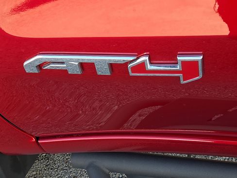 Used 2024 GMC Sierra 1500 AT4 image 8