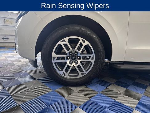 Used 2025 Ford Expedition Active AWD/4WD image 32