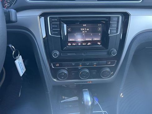 Used 2016 Volkswagen Passat 1.8T S FWD image 10