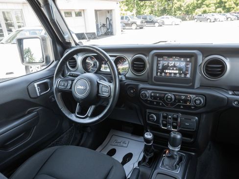 Used 2021 Jeep Gladiator Sport AWD/4WD image 2