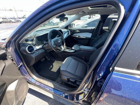 Used 2024 Chevrolet Trax LT w/ Sunroof Package FWD image 5