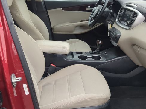 Used 2017 Kia Sorento LX w/ LX Convenience Package image 24