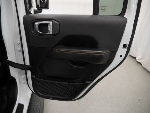 Used 2024 Jeep Wrangler Unlimited Sahara w/ Technology Group AWD/4WD image 41