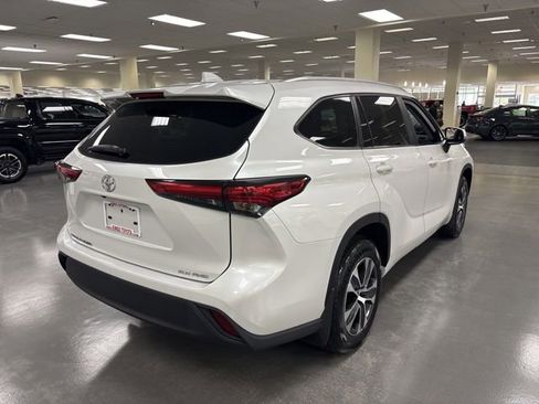 Used 2023 Toyota Highlander XLE image 8