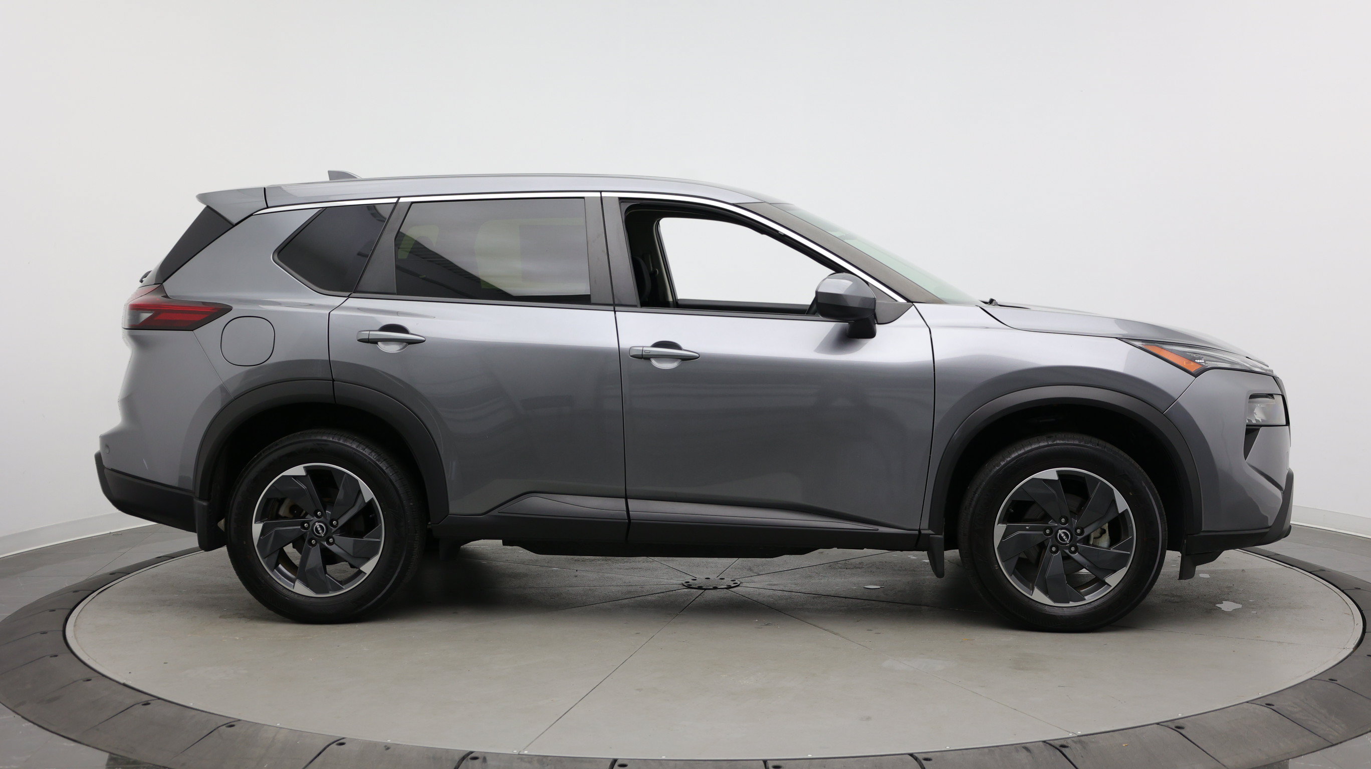 Used 2024 Nissan Rogue SV FWD image 8